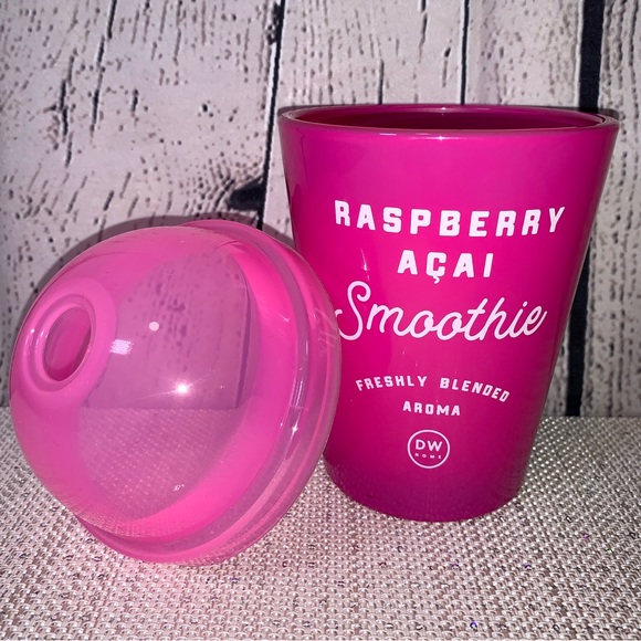 🆕 DW Home Raspberry Açaí Smoothie Candle - Picture 2 of 9